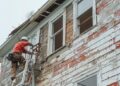 Why you should schedule siding repair services before cold weather
